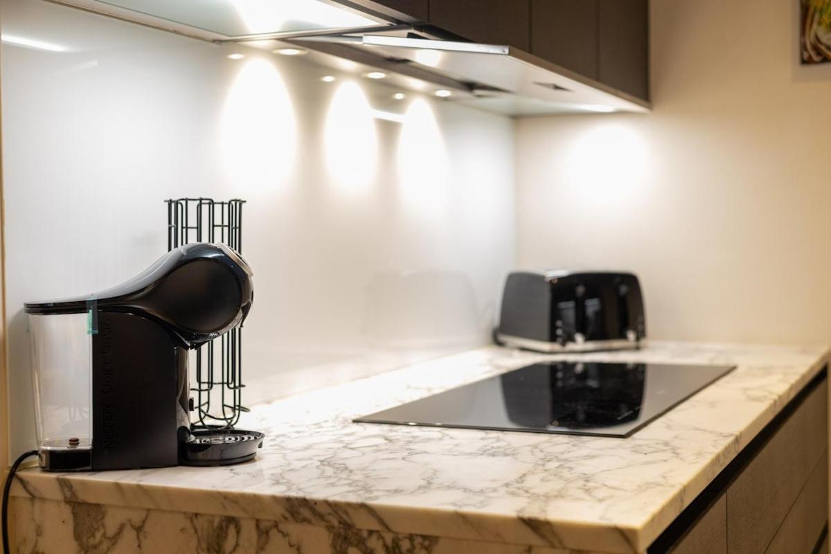 Luxe Creek Riverside Air-conditioned 2br 2bath * London